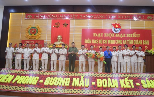 Ban Chấp hành Đoàn TNCS Hồ Chí Minh Công an tỉnh khoá XIV, nhiệm kỳ 2017-2022 ra mắt Đại hội